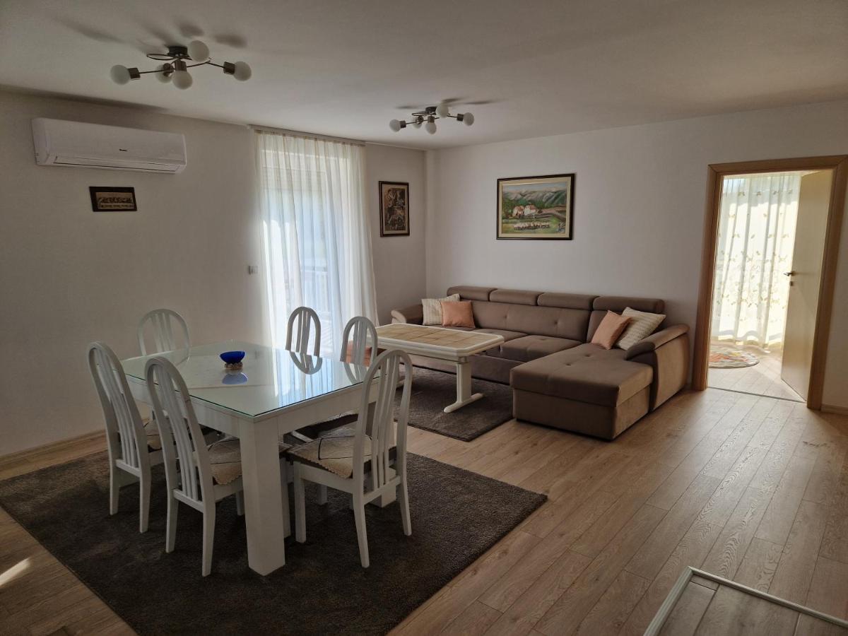 Apartman Potok ลิฟโน ภายนอก รูปภาพ