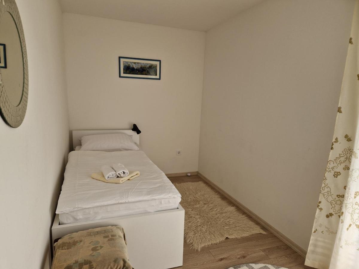 Apartman Potok ลิฟโน ภายนอก รูปภาพ